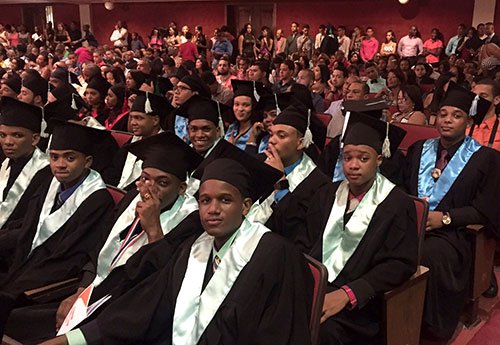 alumnos-en-el-acto-de-graduacionok