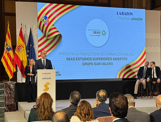 José María Megino recogió el Premio a la Trayectoria en Formación Online